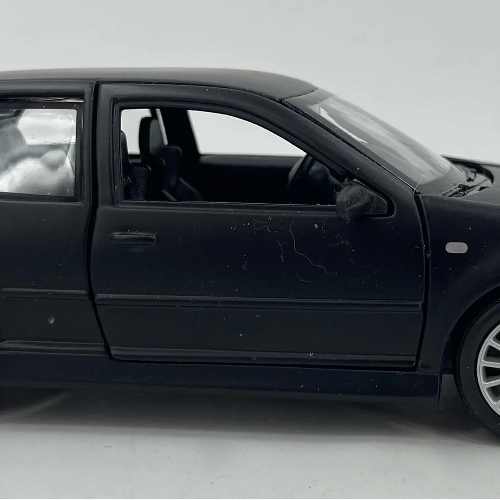 VW Volkswagen Golf‎ Rabbit 4 R32 Black Diecast Model Car 37290 Maisto 1:24 Doors